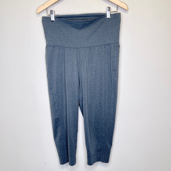 Patagonia | Trail Beta Eco Rollover Waist Capri's - Picture 6 of 15